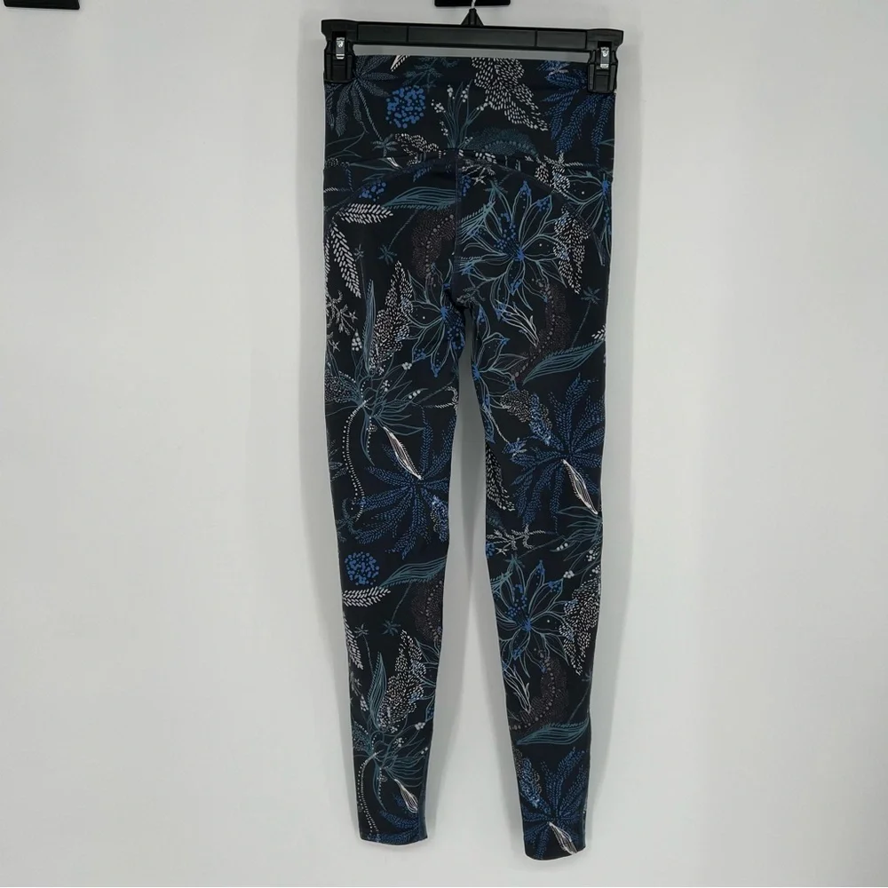 Maaji‎ Activewear High Rise Palms Depth Leggings: Tropical Blue Palm Leaf Print